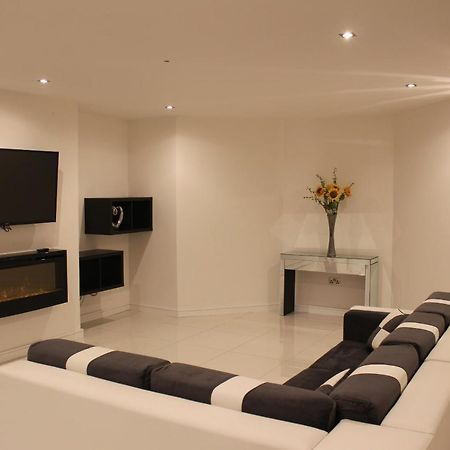 Blossom Lane Apartment Woodford  外观 照片